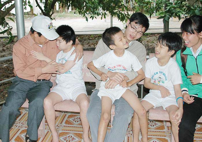 Men thuong cac em khuyet tat